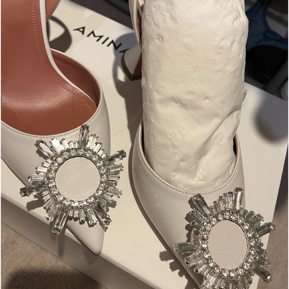 ** sold. Amina Muaddi Begum slings 38.5 - Picture 2 of 8